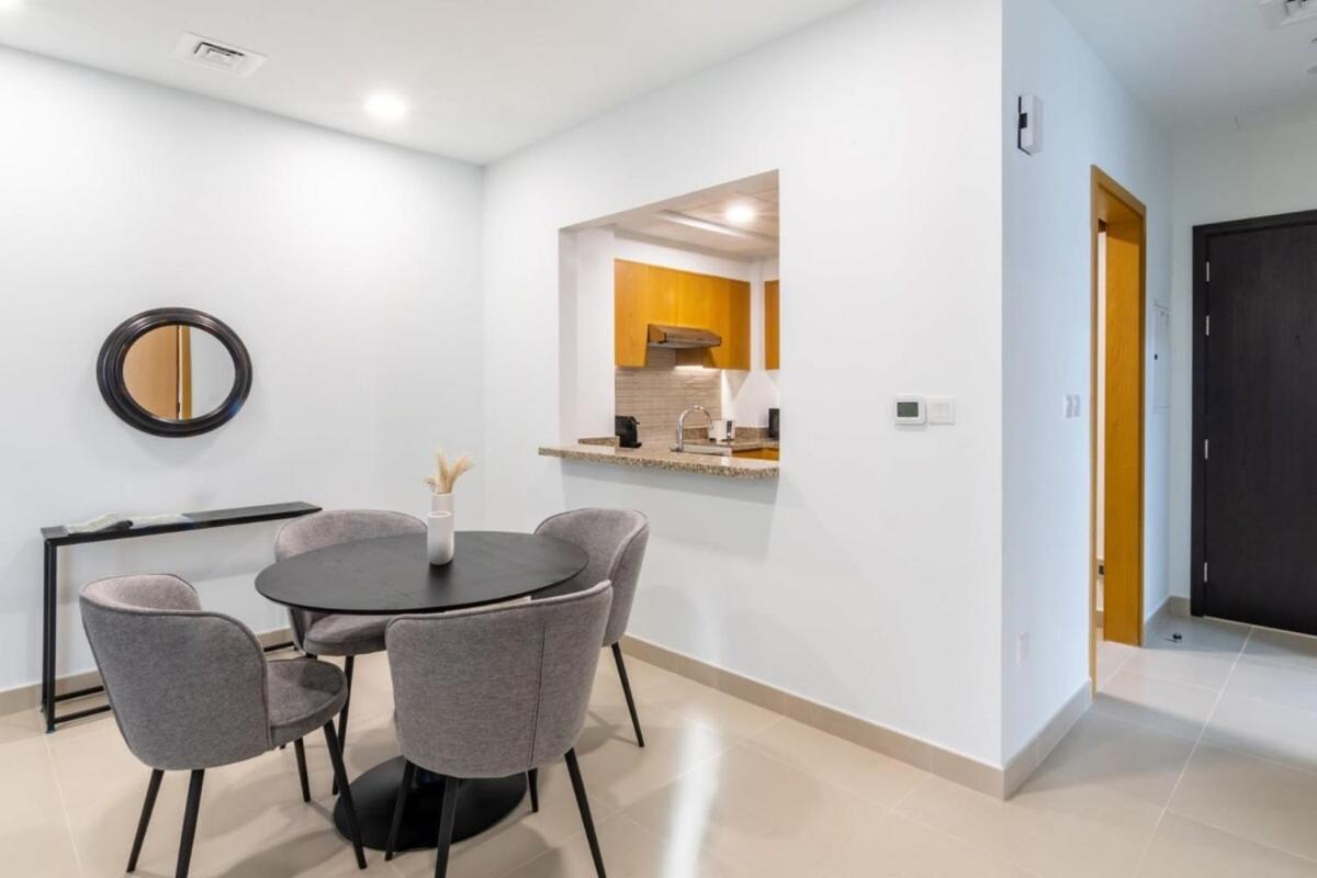 Silkhaus Spacious Central Downtown 1Bdr In New Tower Дубай Екстериор снимка